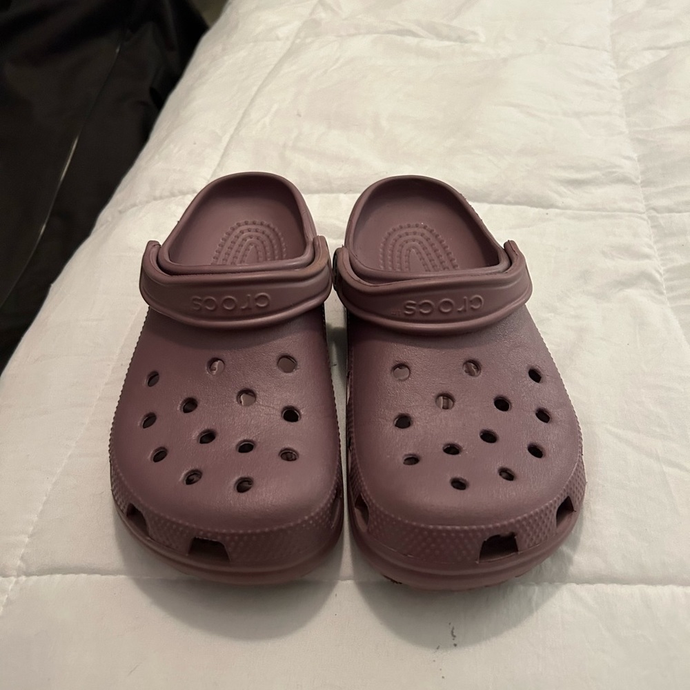 crocs